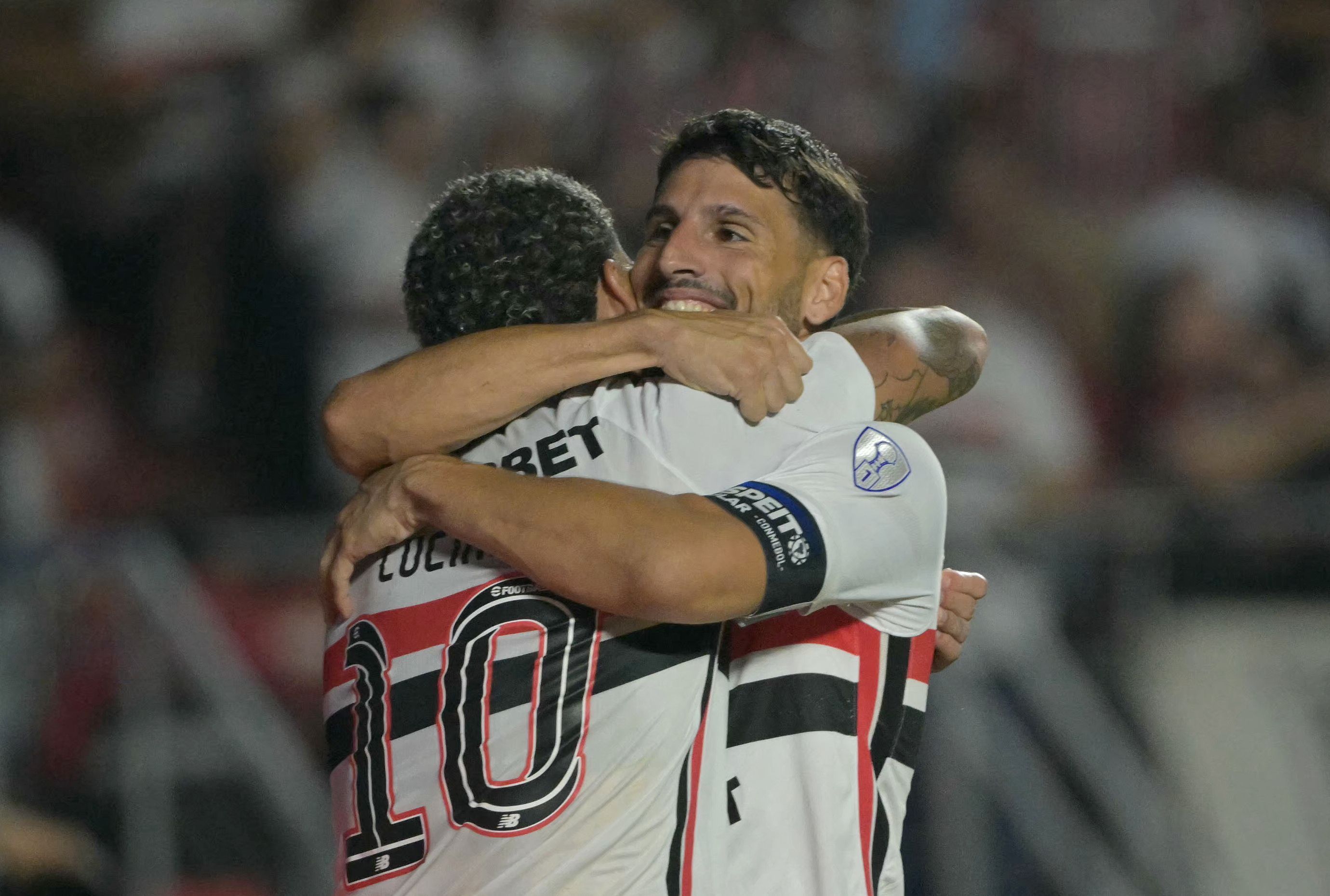 São Paulo vence Bolívar e avança para quartas de final da Sul-Americana