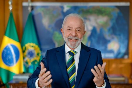 Lula ficará fora do primeiro debate presidencial neste domingo (23)