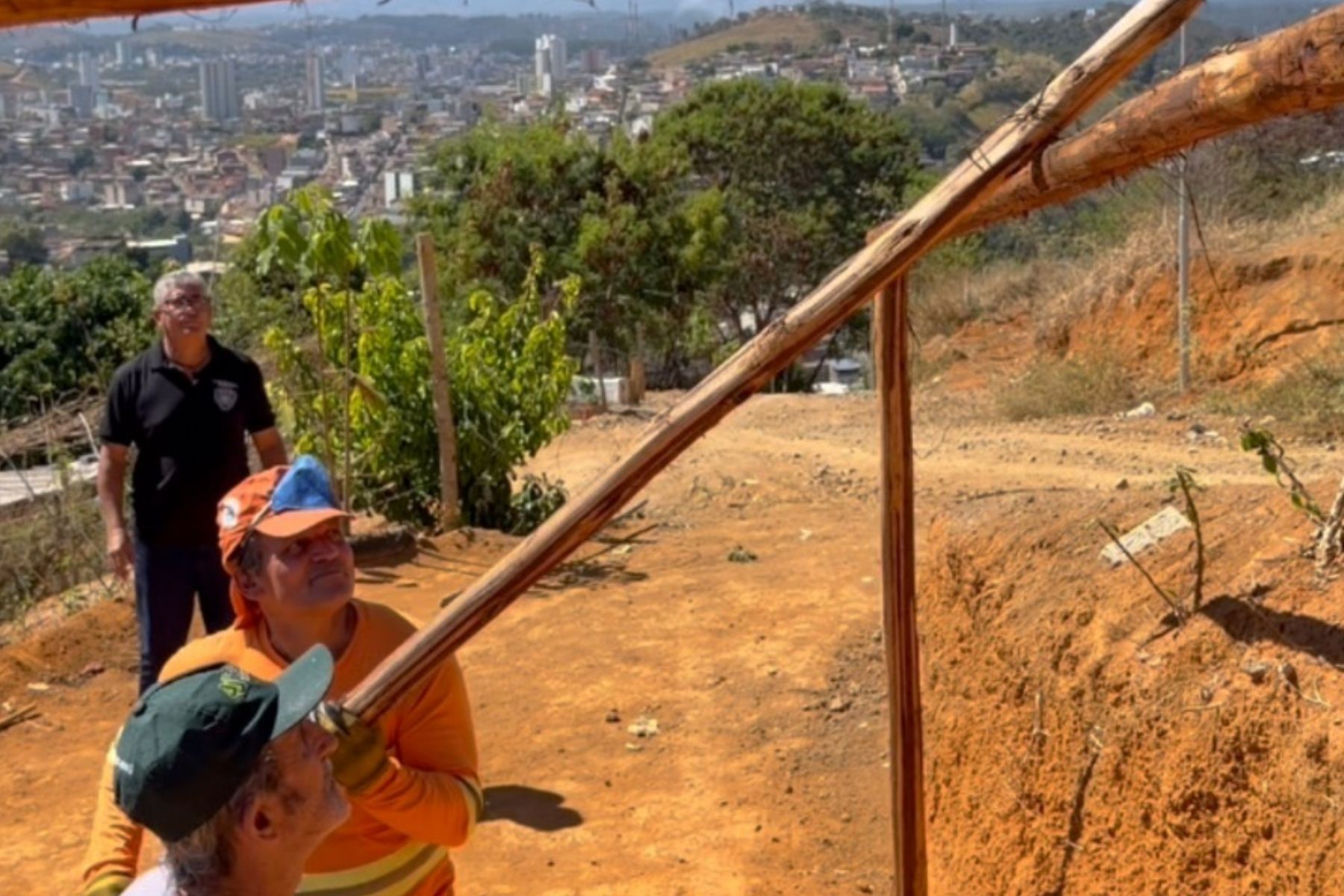 Prefeitura realiza operação para desocupar áreas públicas ocupadas irregularmente em Ipatinga