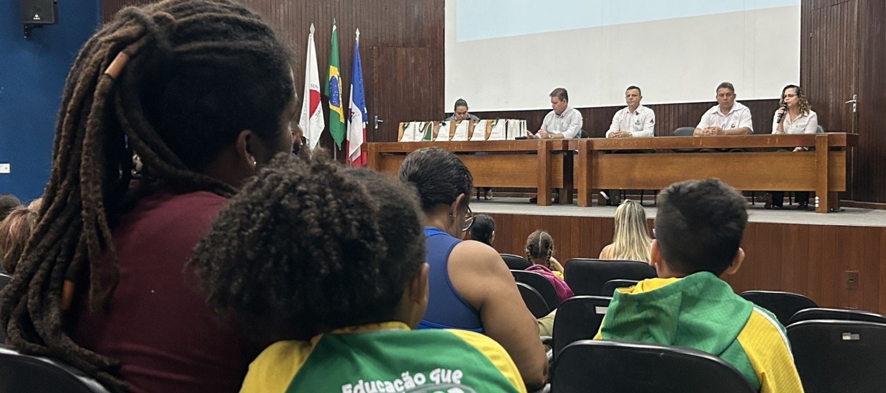 Mais de 40 óculos são entregues a estudantes da rede municipal de Timóteo