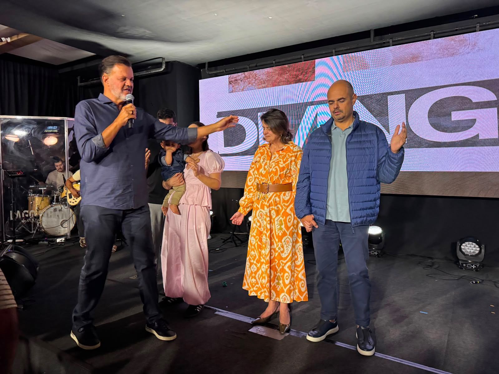 Simões abre campanha em culto religioso em Nova Lima, na Grande BH