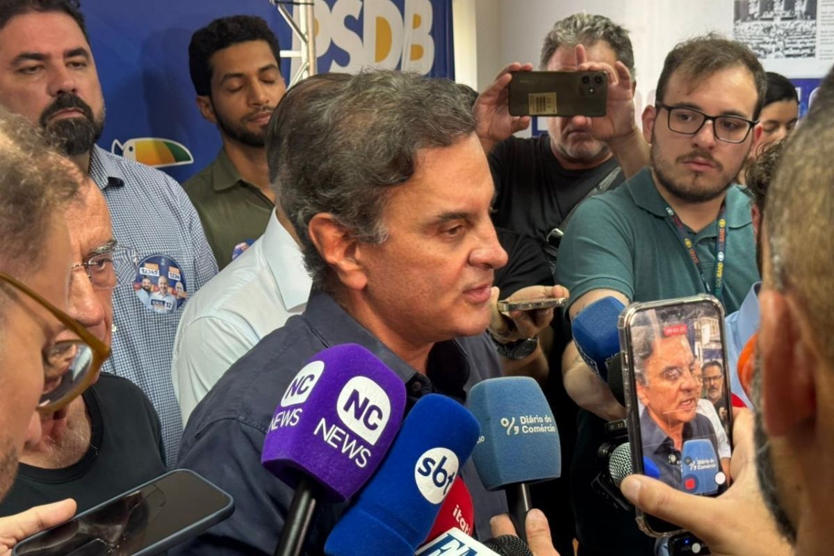 Aécio Neves muda de rota e anuncia candidatura ao Senado por Minas Gerais