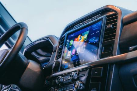 Mercedes admite botões físicos são melhores e carros têm telas demais