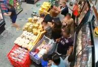 Mulher é morta esfaqueada por companheiro dentro de mercado em São Paulo