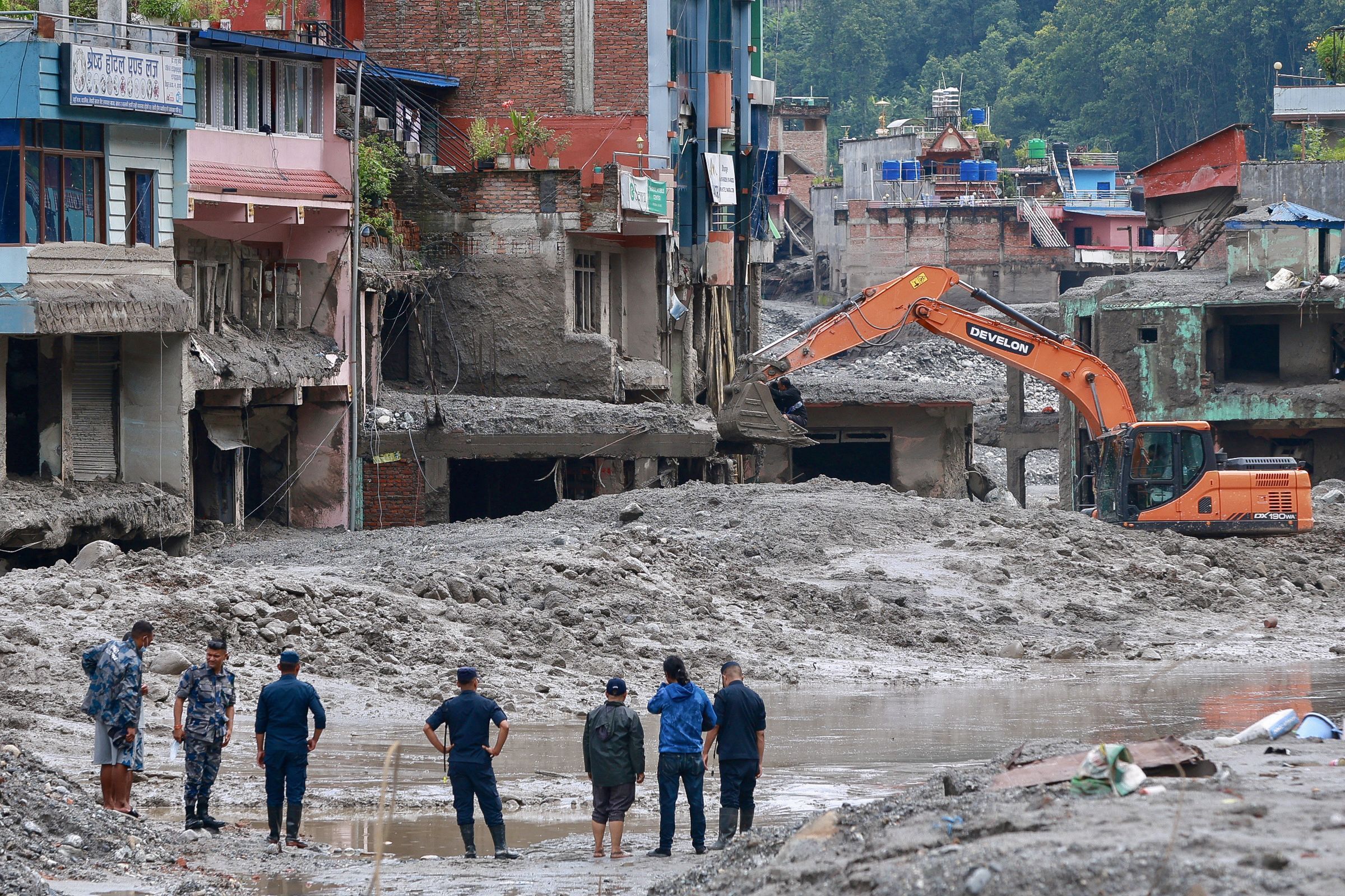 85 estadunidenses seguem desaparecidos após desastre no Nepal, dizem EUA