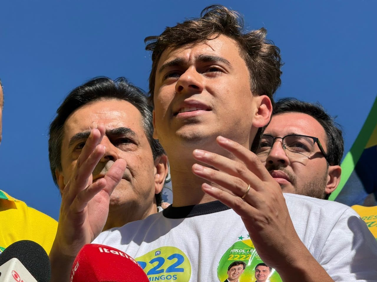 Ao lado de Flávio durante ato em BH, Nikolas questiona parcialidade de ministros do STF