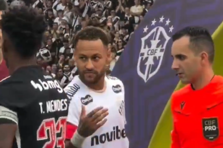 Thiago Mendes ignora cumprimento de Neymar antes de Vasco x Santos