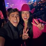 Ana Castela reage após Nikolas Ferreira postar foto com ela fazendo símbolo de partido