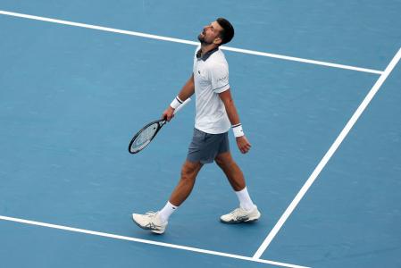 Novak Djokovic sofre com o calor e é eliminado do Masters 1000 de Cincinnati