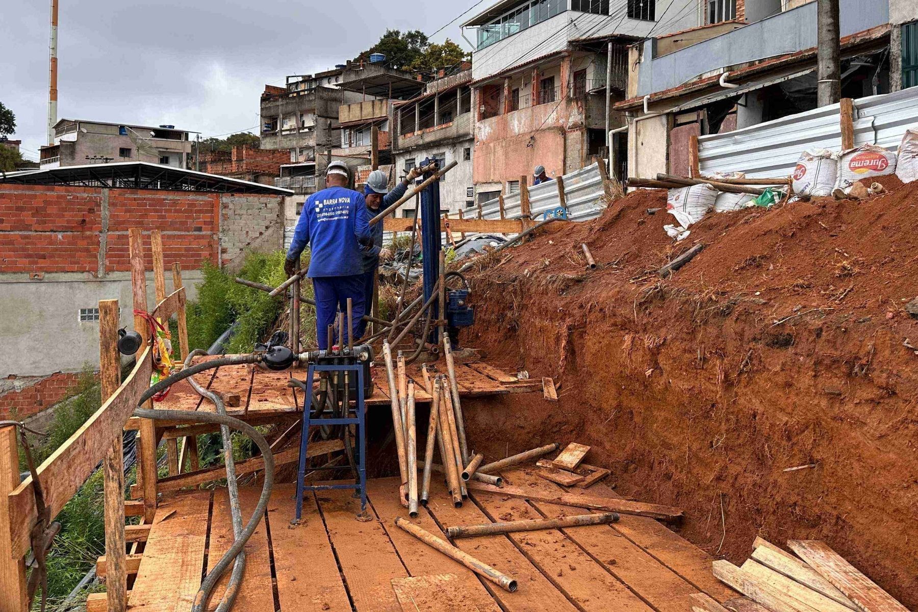 Obras de contenção de encosta no Bairro Dom Bosco estão em andamento