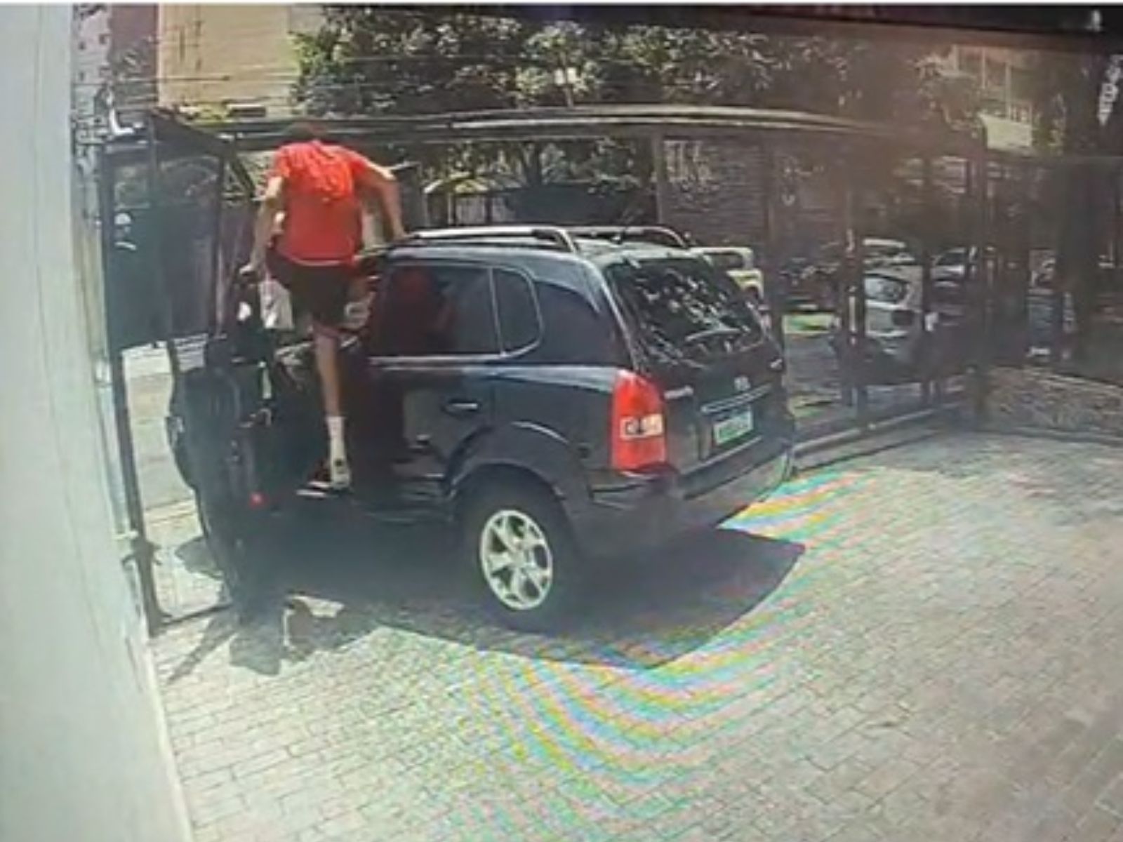 Polícia mira quadrilha especializada em furtos de casas com clonagem de controles remotos em SP