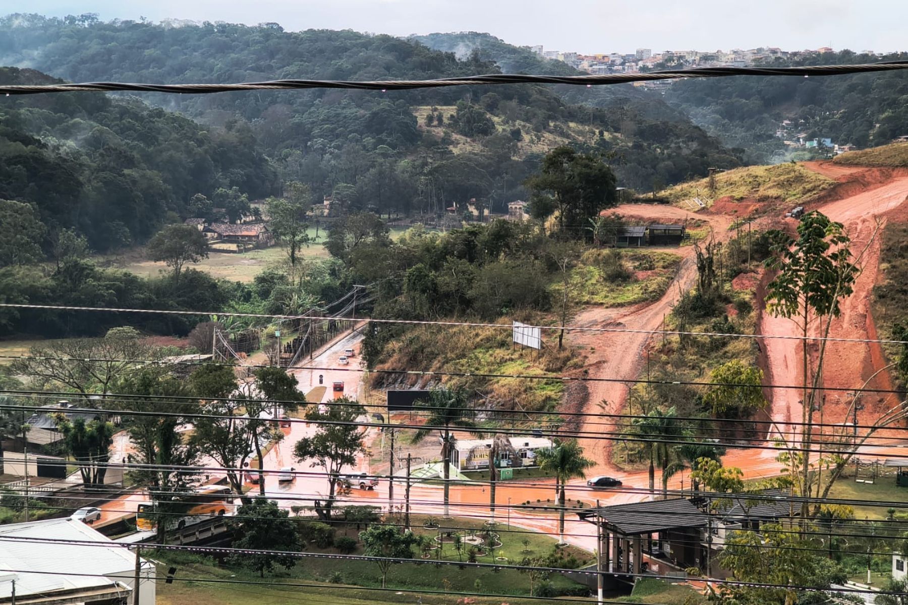 Prefeitura autua responsáveis por loteamento na Zona Nordeste de Juiz de Fora