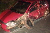 Duas pessoas ficam feridas após colisão entre carro e caminhão na BR-267