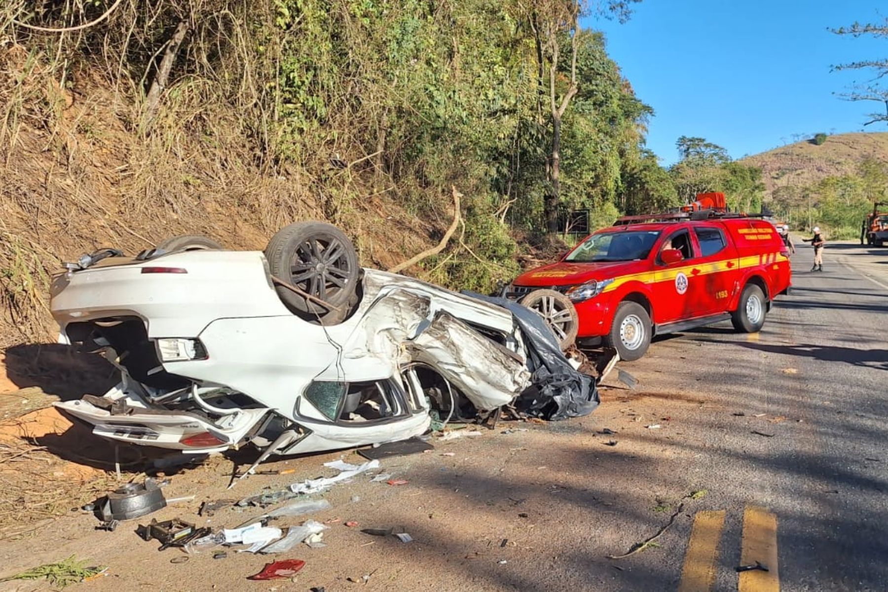 Homem fica preso em carro após colisão na MG-133 em Piau