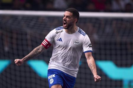 Kelvin Oliveira foi o grande destaque do jogo