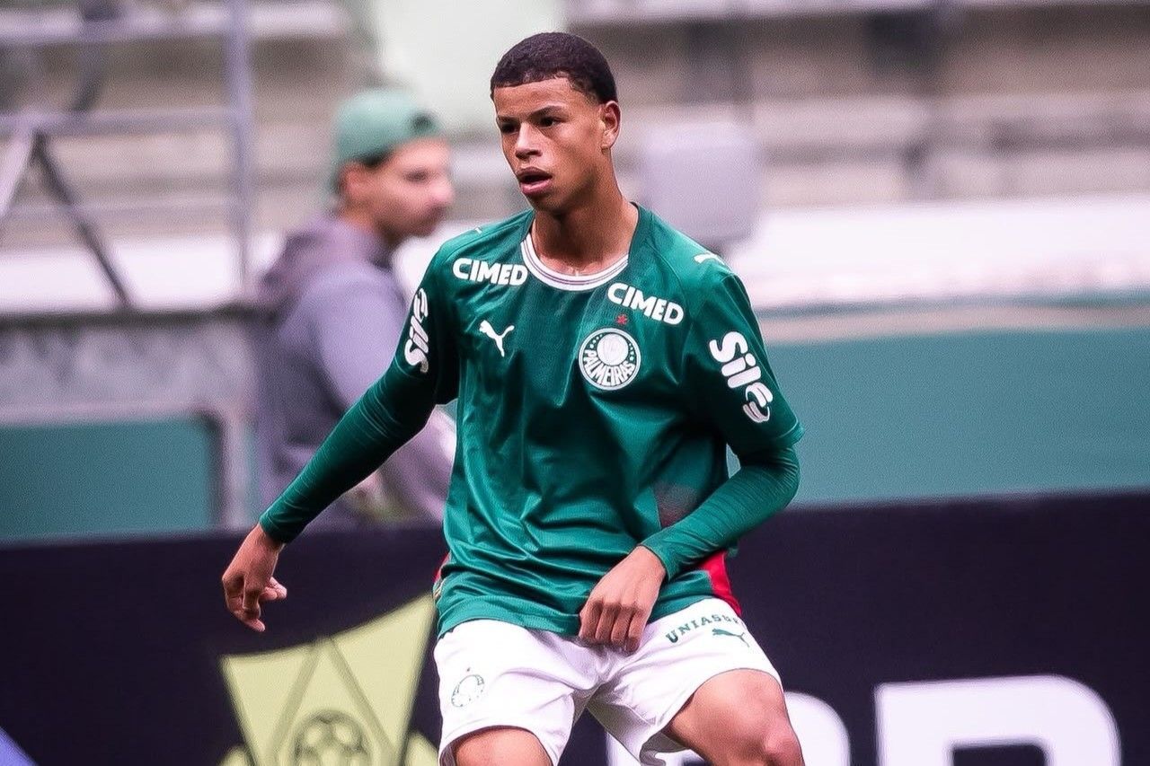 'Lateral artilheiro', joia brilha na base do Palmeiras e tem multa de R$ 352 milhões