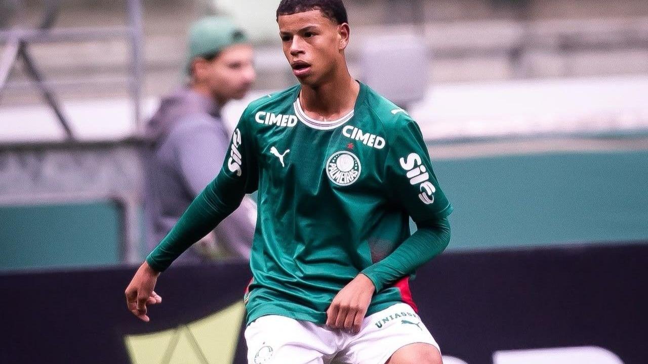 Joia da base do Palmeiras tem multa de R$ 352 milhões e brilha no Sub-17