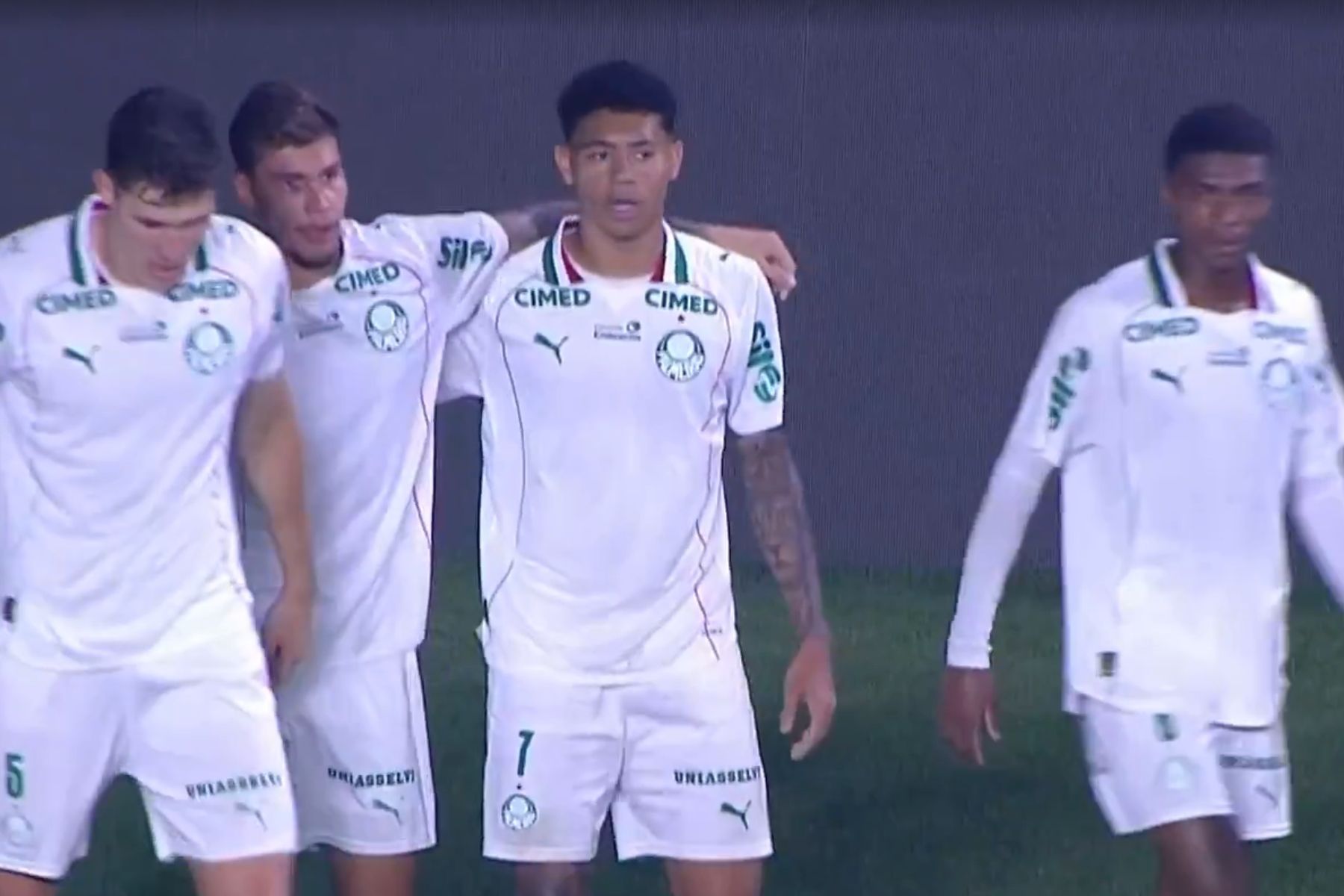 Palmeiras vence o Vasco e larga na frente na final do Brasileiro Sub-20