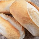 Como transformar pão dormido em fresquinho em apenas alguns minutos