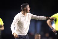 Vivo em todos os campeonatos, Pedro Emanuel explica planejamento do Vasco