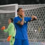Brasileiro que ficou fora da Copa brilha, e Chelsea goleia Milan em amistoso