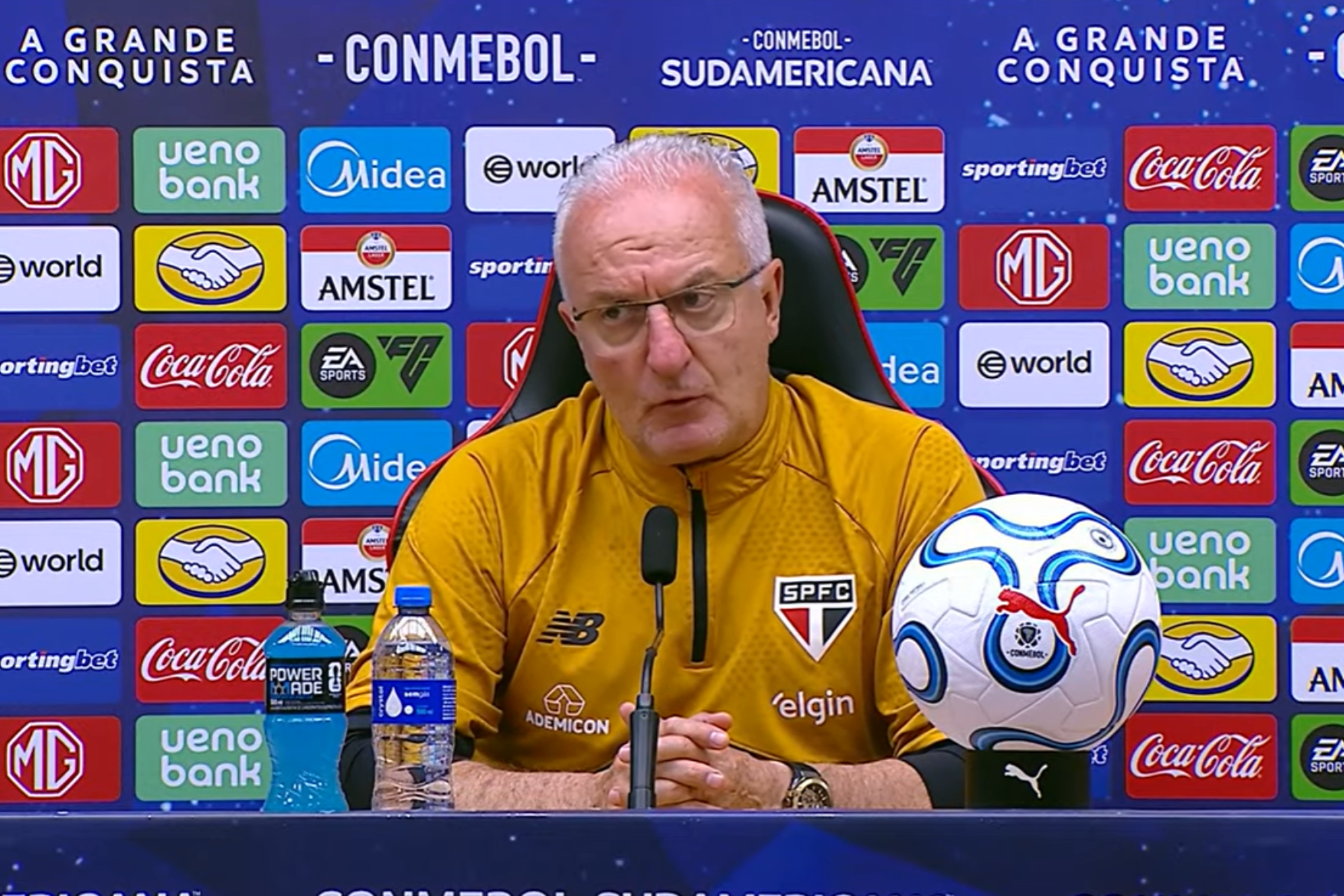 Dorival Júnior reage à reaproximação da torcida do São Paulo: 'Estava estranhando'