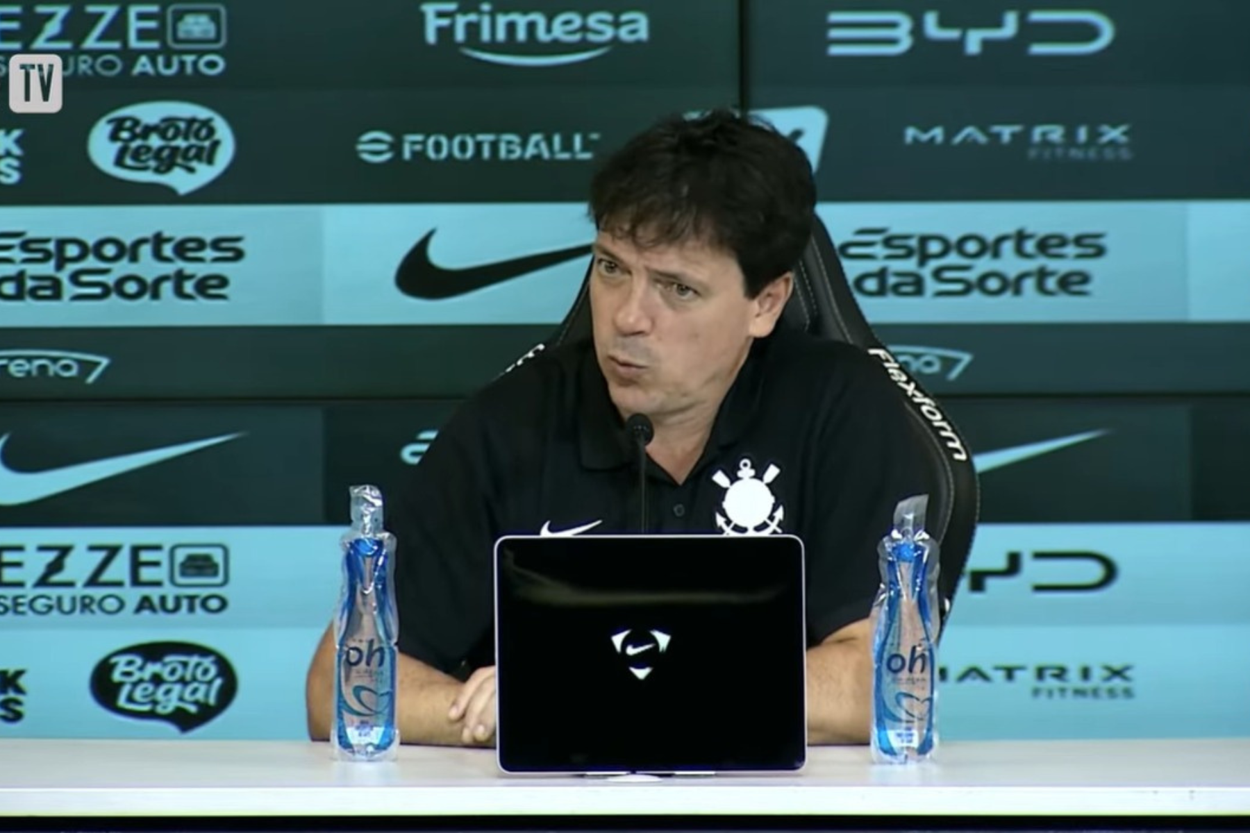 Diniz fica na bronca com arbitragem após eliminação do Corinthians: 'Foi determinante'