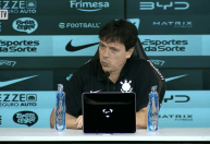 Diniz fica na bronca com arbitragem após eliminação do Corinthians: 'Foi determinante'