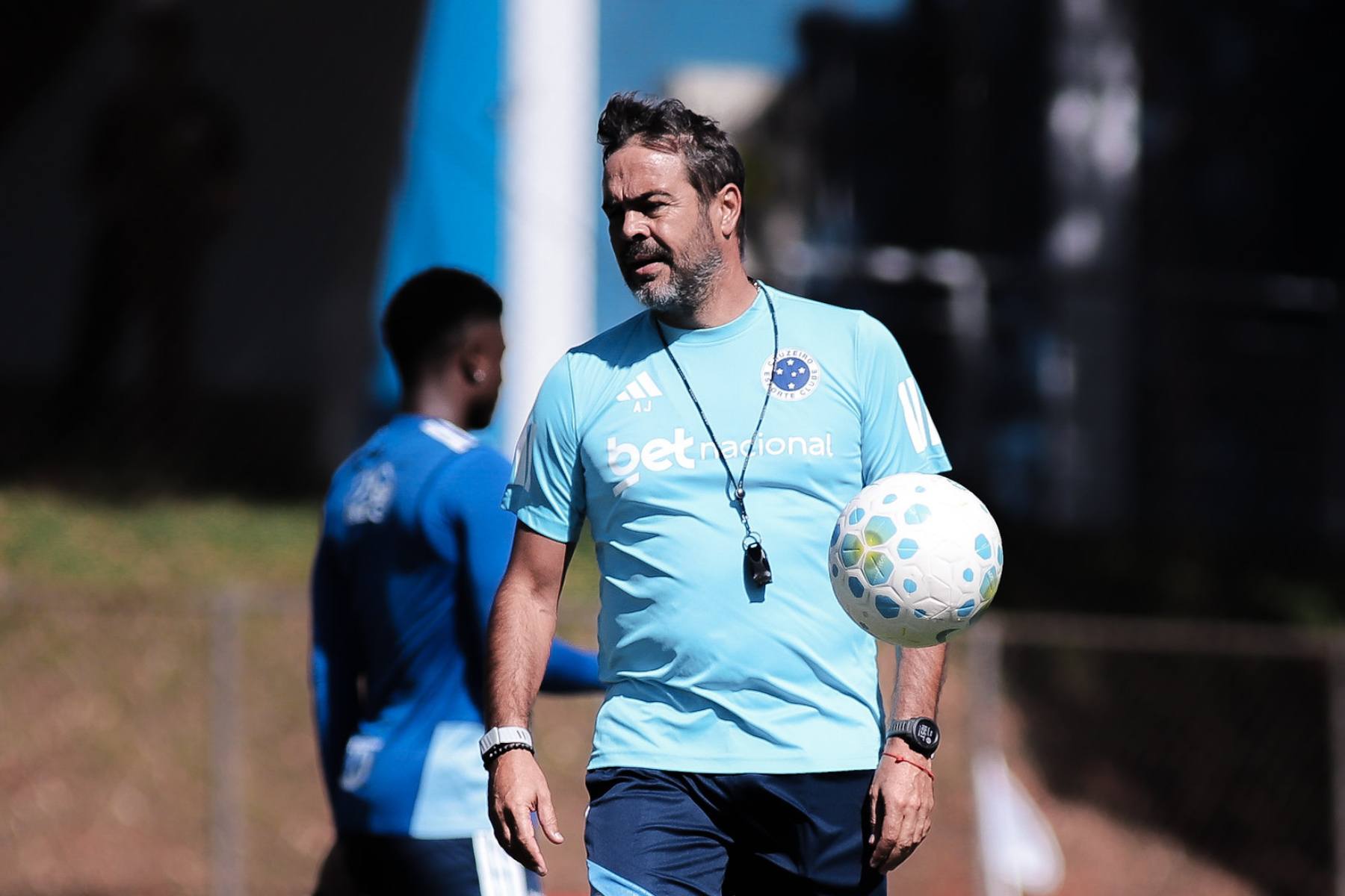 Escalação do Cruzeiro: de olho no Fla, Artur pode mudar time contra Mirassol