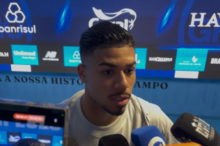 Diego Caito na zona mista da Arena do Grêmio