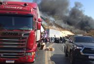 Acidente envolvendo quatro carretas deixa uma pessoa morta e interdita BR-251 em Francisco Sá