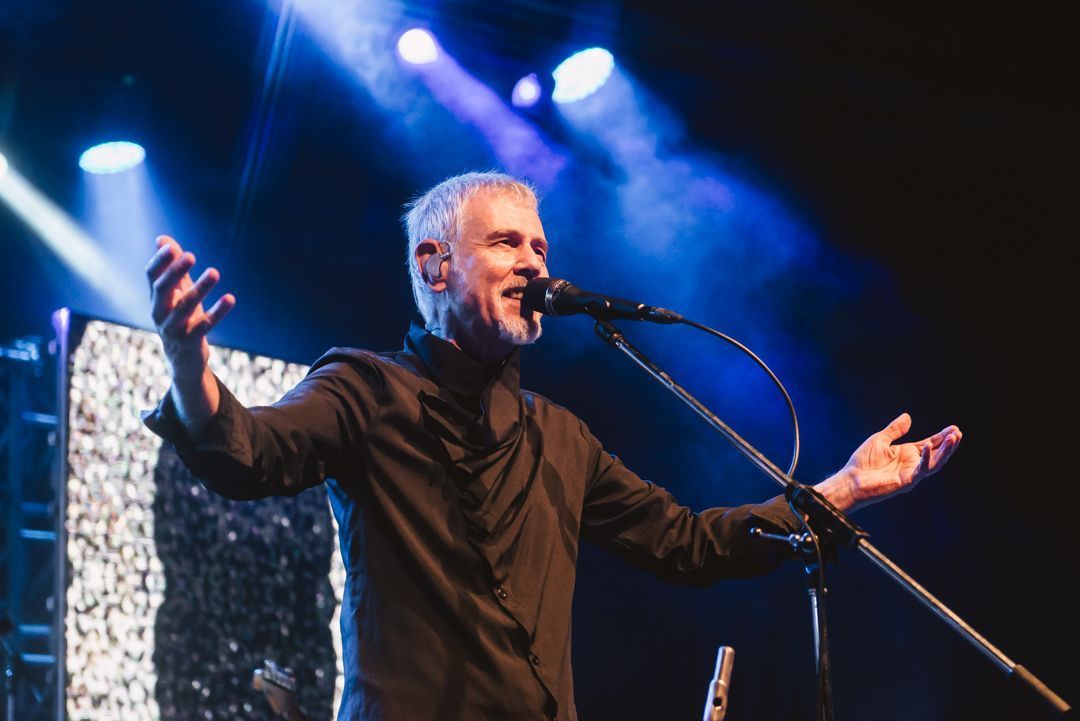 'E A Vida Continua': cantor Ritchie desembarca em BH com nova turnê