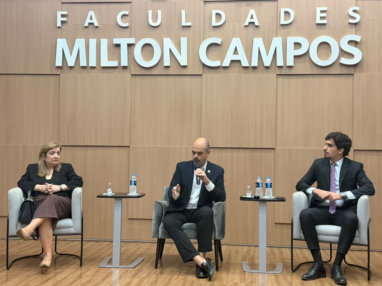 Simões ironiza ideias de Cleitinho: 'Vai imprimir dinheiro em casa ou roubar o Banco Central'