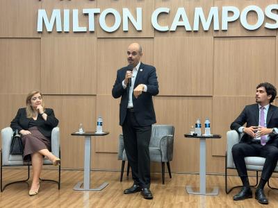 O governador Mateus Simões participa da série de sabatinas da Faculdade Milton Campos com candidatos ao Governo de Minas