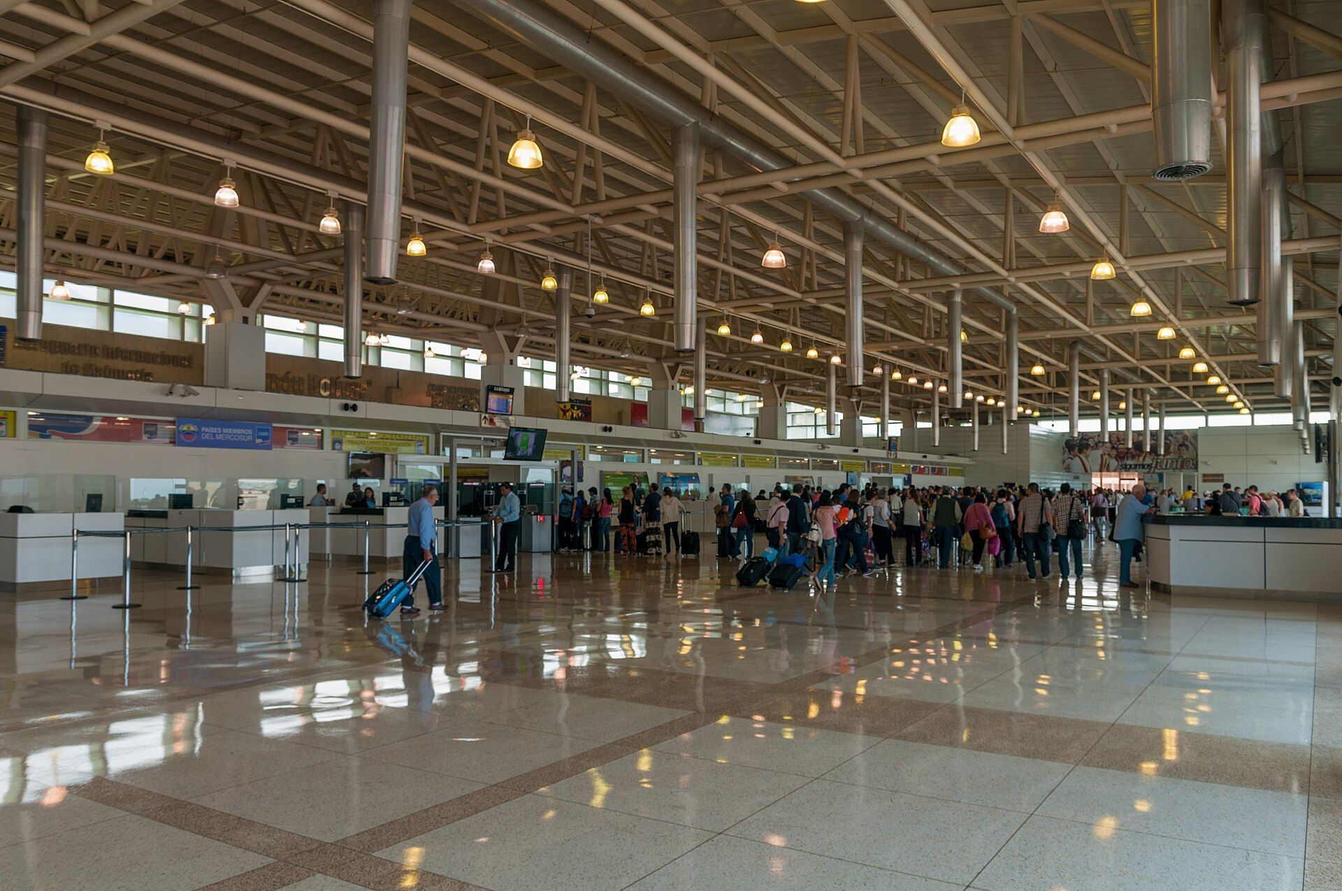 Principal aeroporto da Venezuela retomará voos após terremotos