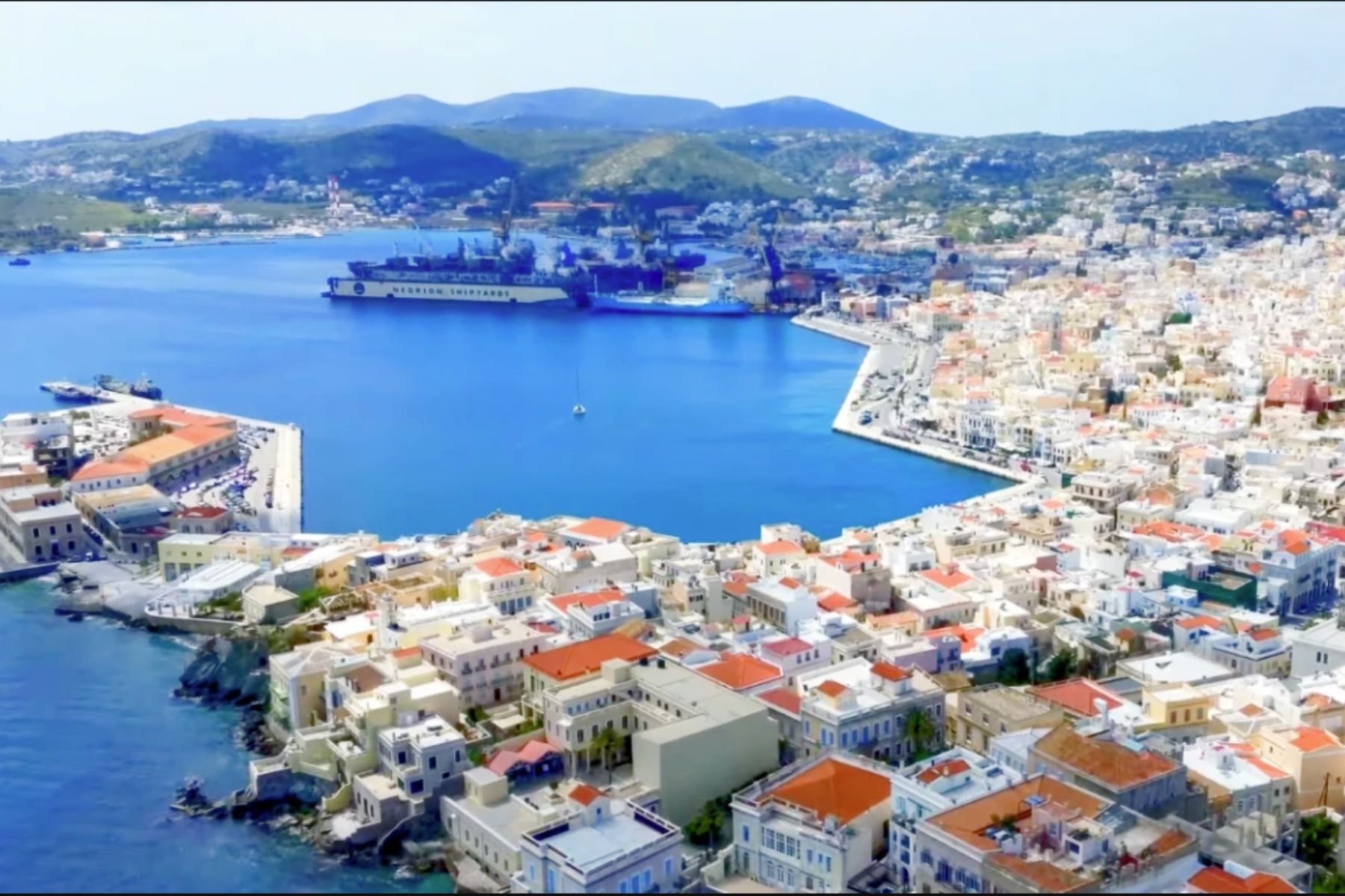 Paraíso gratuito: ilha grega busca voluntários para viver no país e oferece alojamento grátis
