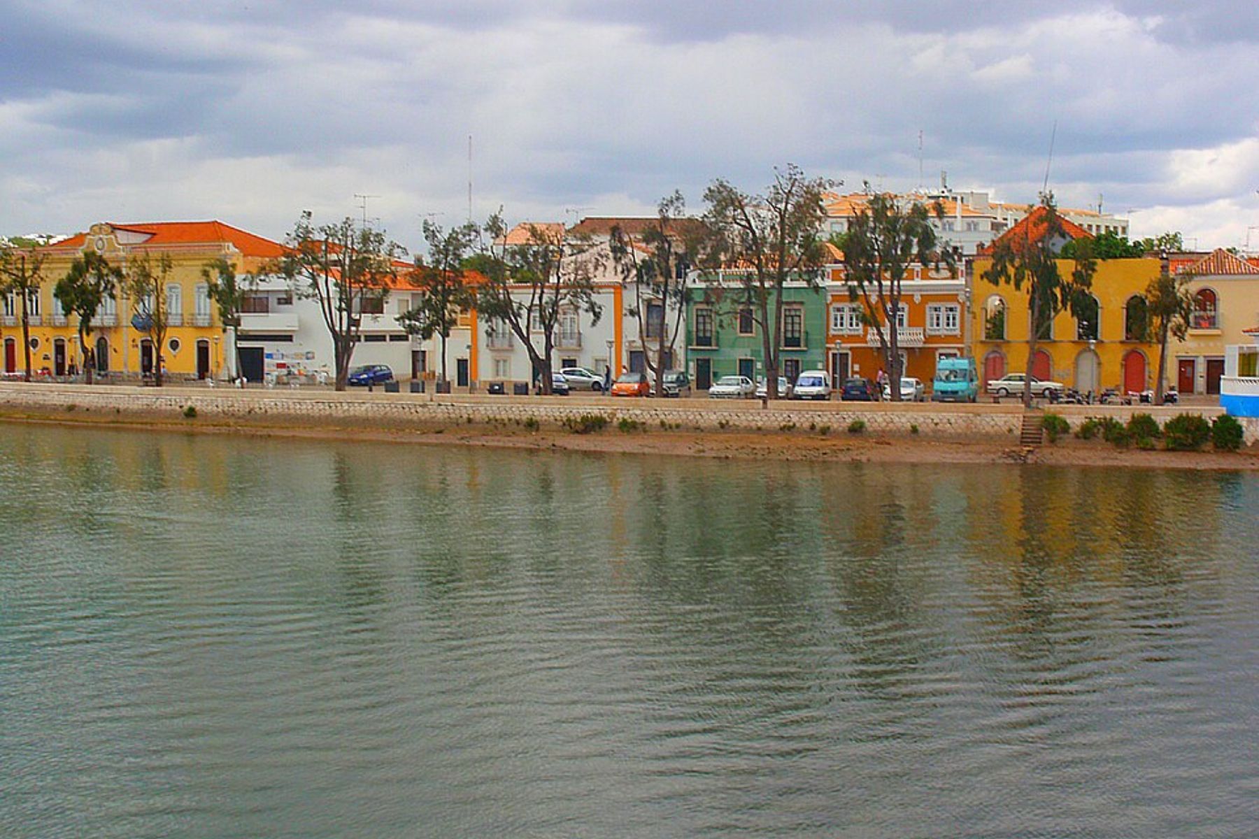 Casal norte-americano se muda para Tavira e descobre na comunidade local o maior tesouro