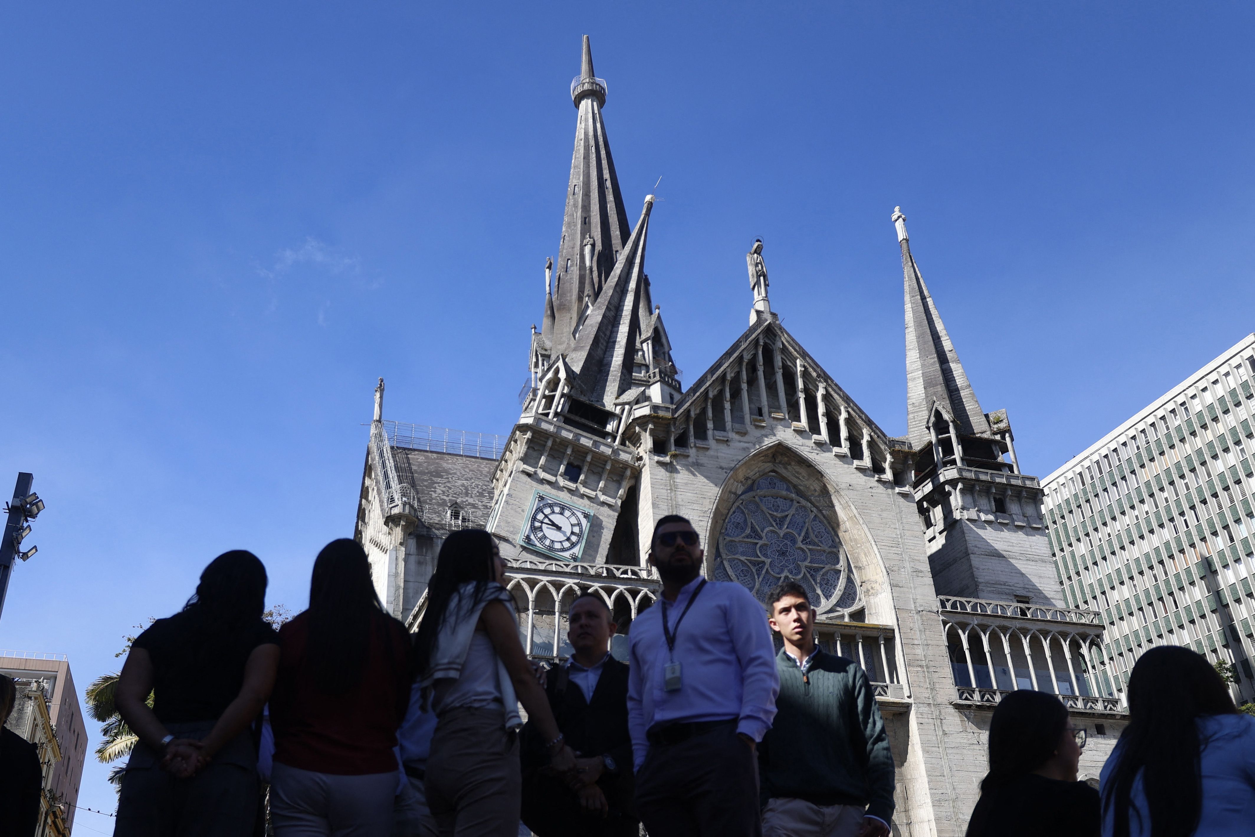 Terremoto causa danos à Catedral de Manizales, na Colômbia; veja vídeo