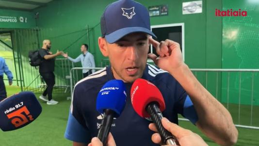 Lucas Villalba durante entrevista na zona mista após jogo contra Chapecoense
