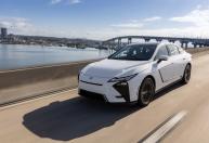 Lexus lança o ES híbrido no Brasil. Versão elétrica fica para novembro