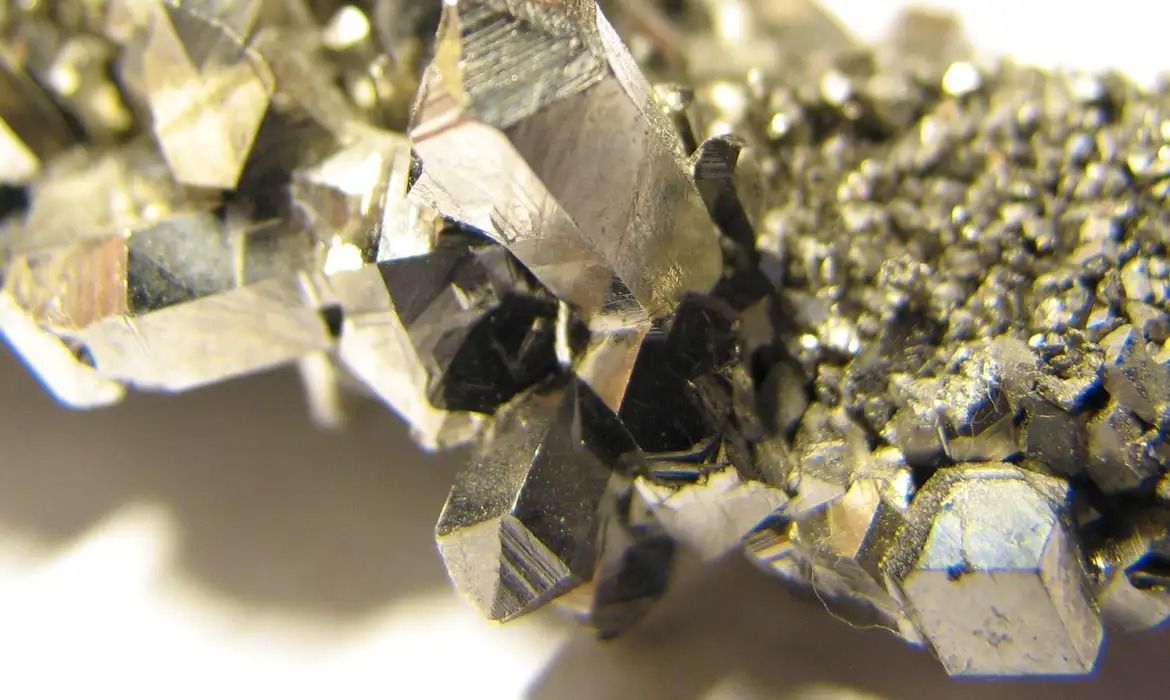 Minerais críticos podem adicionar R$ 43,9 bilhões ao PIB de Minas