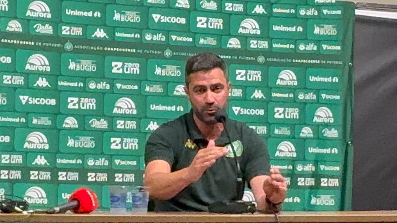 Técnico da Chape é direto sobre confusão contra o Cruzeiro: ‘Faltam com respeito’