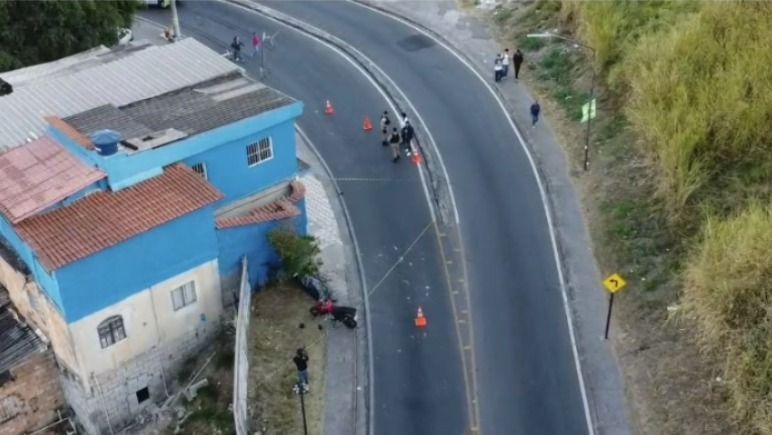 Homem morre e outro fica ferido em acidente de moto em BH