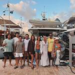 Ivete Sangalo posa com novo namorado durante passeio em Cannes