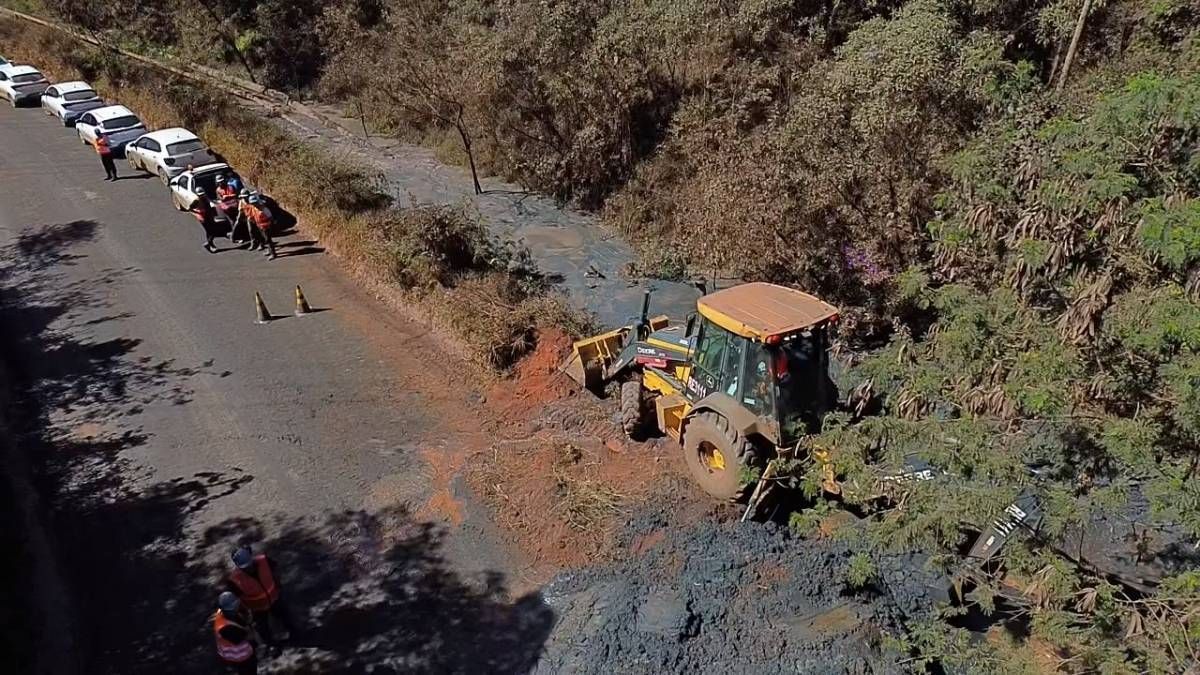 Extravasamento em mineroduto atinge córrego e estrada municipal em Congonhas