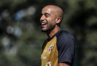 Lucas avança em tratamento no São Paulo após sofrer lesão grave