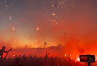 Torcedores do Corinthians recepcionam jogadores antes de 'final' contra o Inter