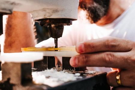Fabricação manual e DNA artesanal: a fórmula desta marca para ganhar o mercado de óculos • Divulgação