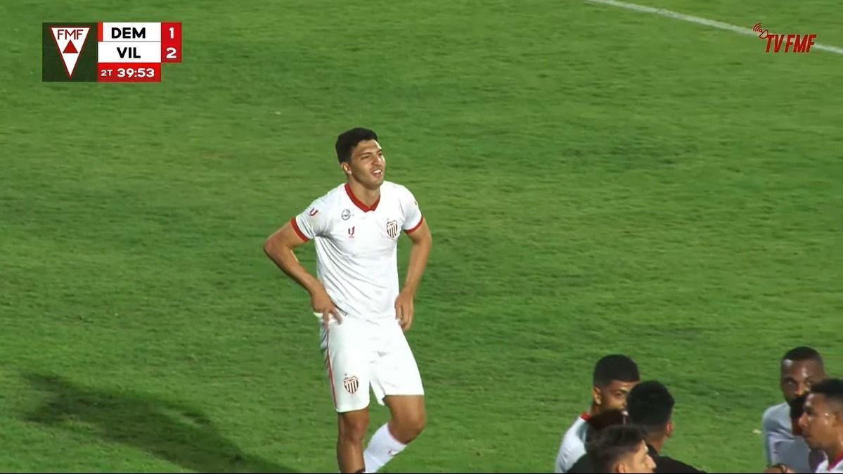 Autor de golaço, Adiel comemora título do Villa Nova no Módulo II do Mineiro