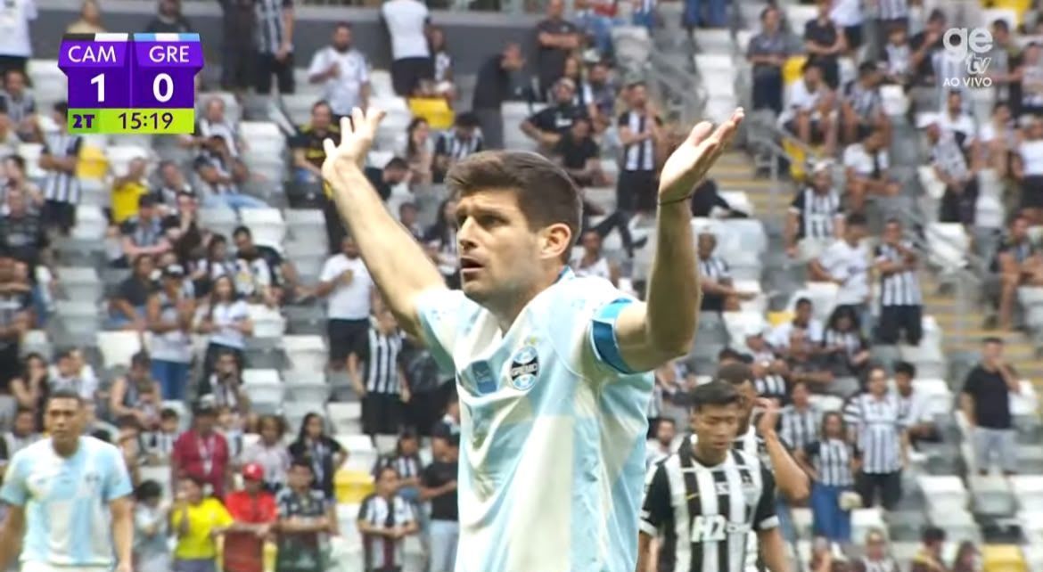 Zagueiro desfalca o Grêmio contra o RB Bragantino após derrota para o Atlético